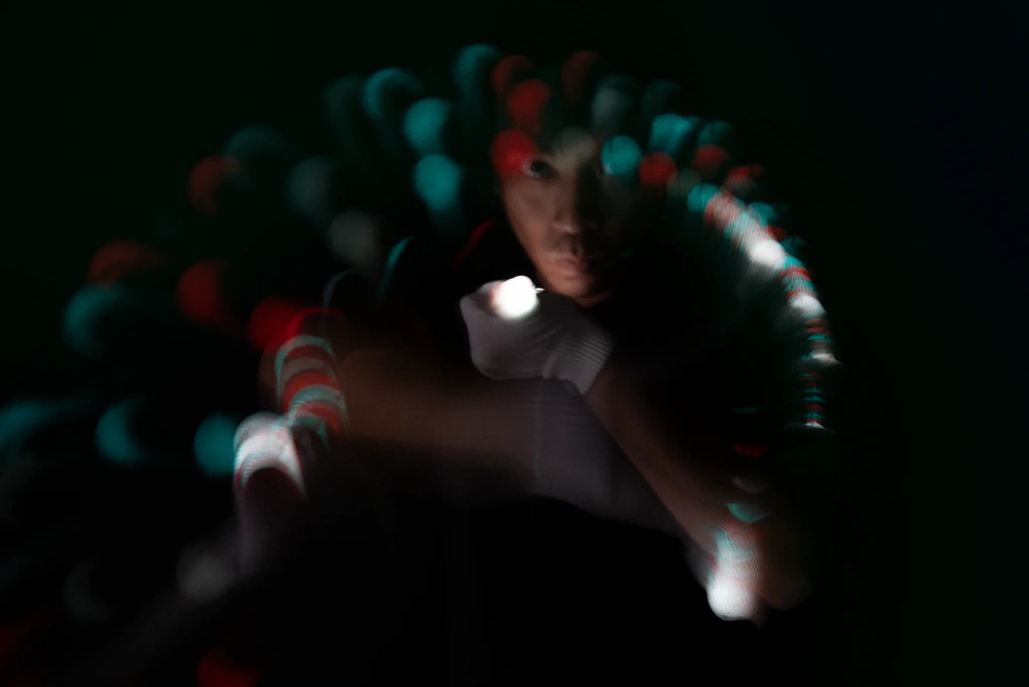 Aeos Glove Set - Lifestyle Image 5