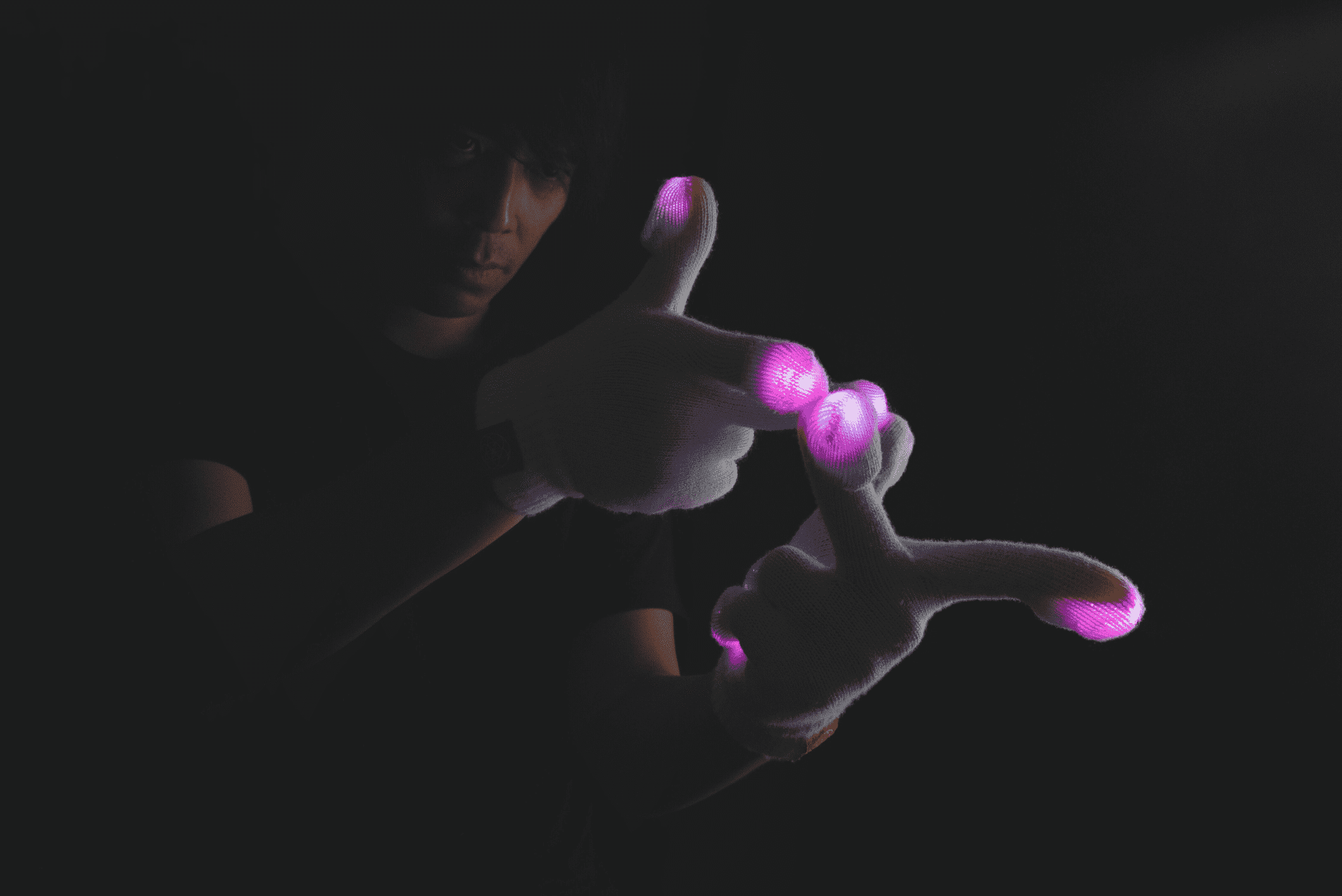 Helios Glove Set - Lifestyle Image 5