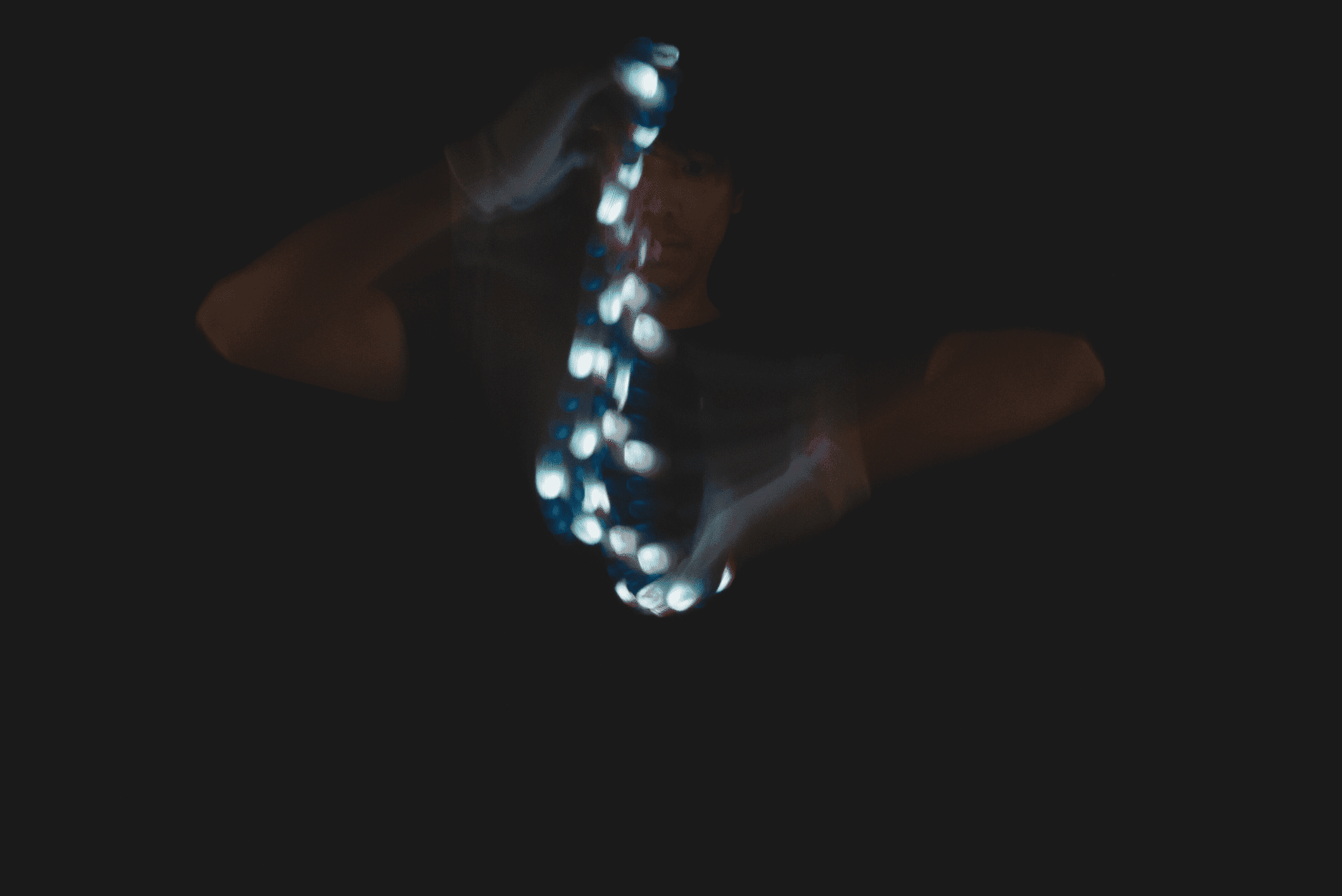 Helios Glove Set - Lifestyle Image 1
