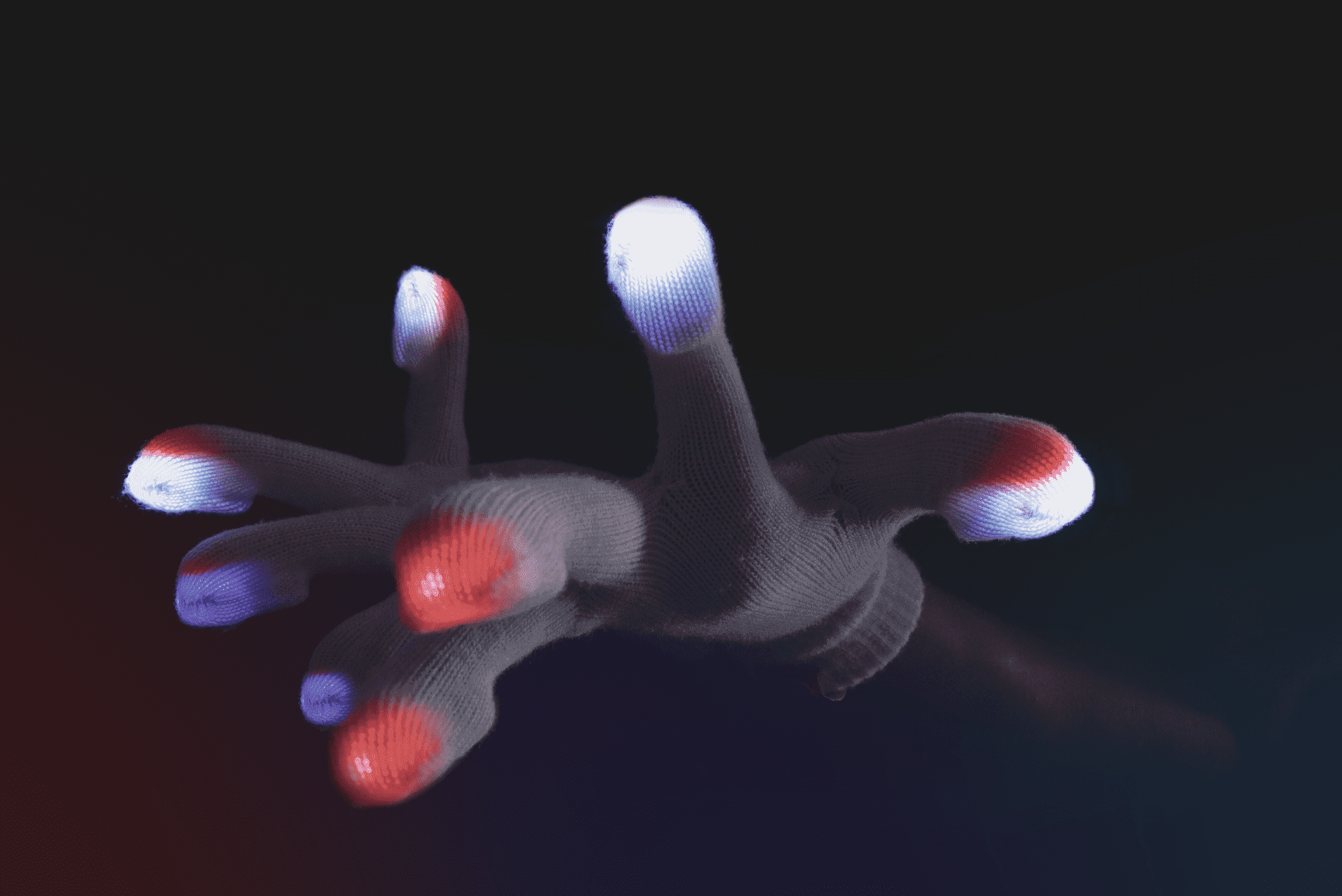 Helios Glove Set - Lifestyle Image 2